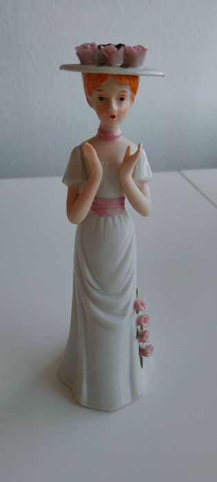 Фарфоровая статуэтка.из Германии. Винтаж.