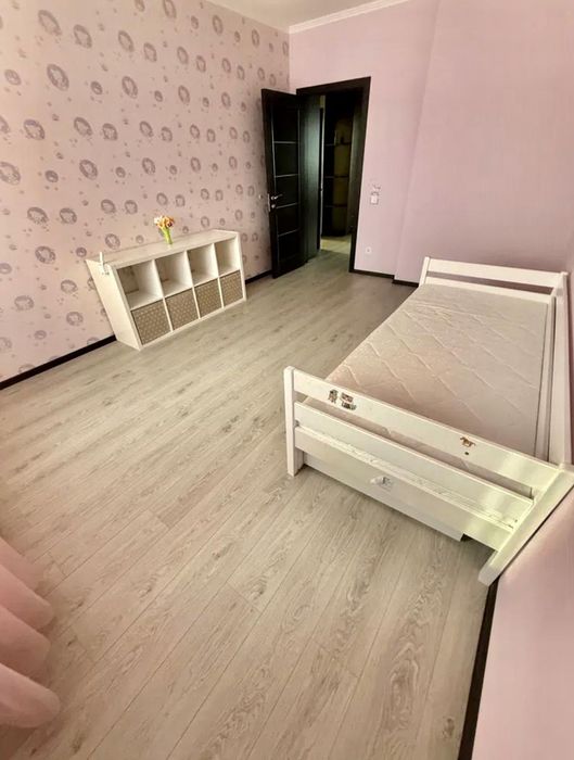 Простора 3-кімнатна квартира 100 м² з якісним ремонтом Олени Пчілки 8