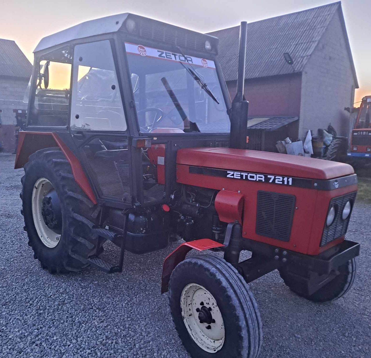 Zetor 7211         .