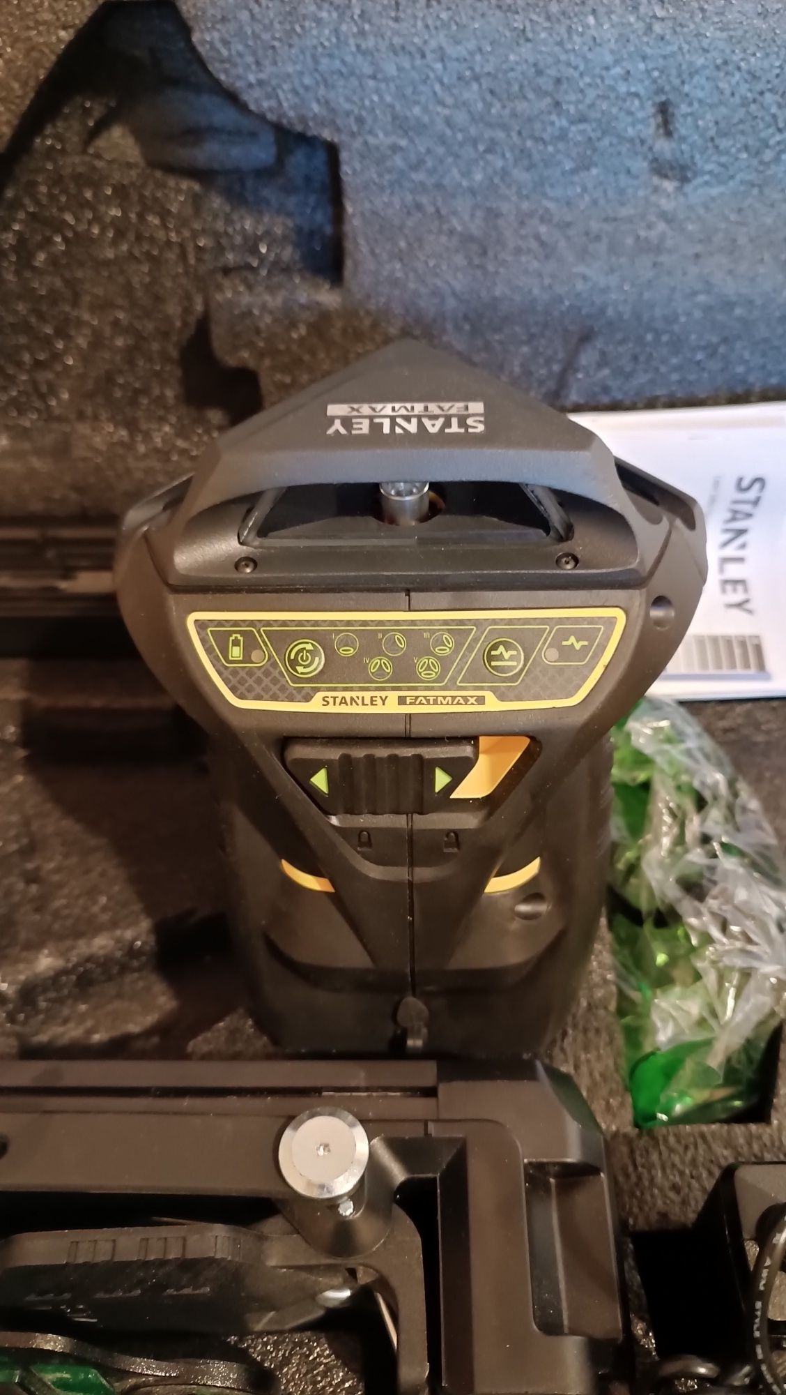 Laser krzyżowy Stanley fatmax  fmht77356