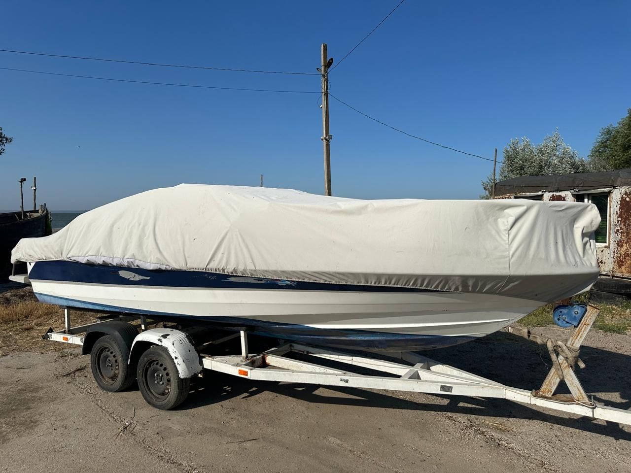 Катер Bayliner Capri
6 метров 
Мотор Хонда 90 сил 
Документы в наличий