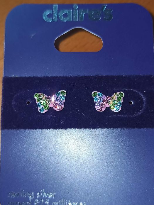 Brincos em prata novos Claire's borboletas  com brilh