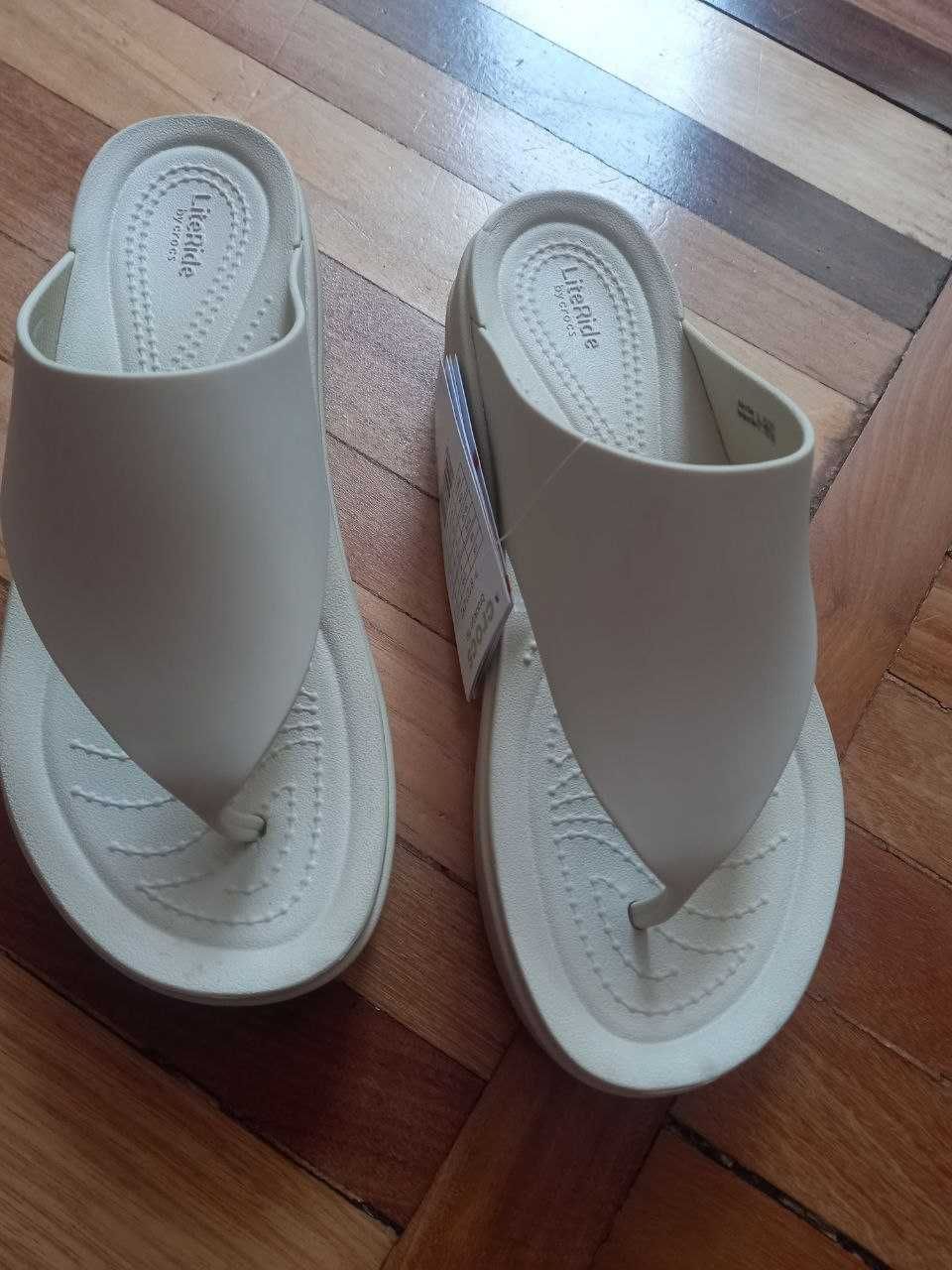 Кроксы, вьетнамки Crocs Brooklyn Flip, W8, стелька  23 см.