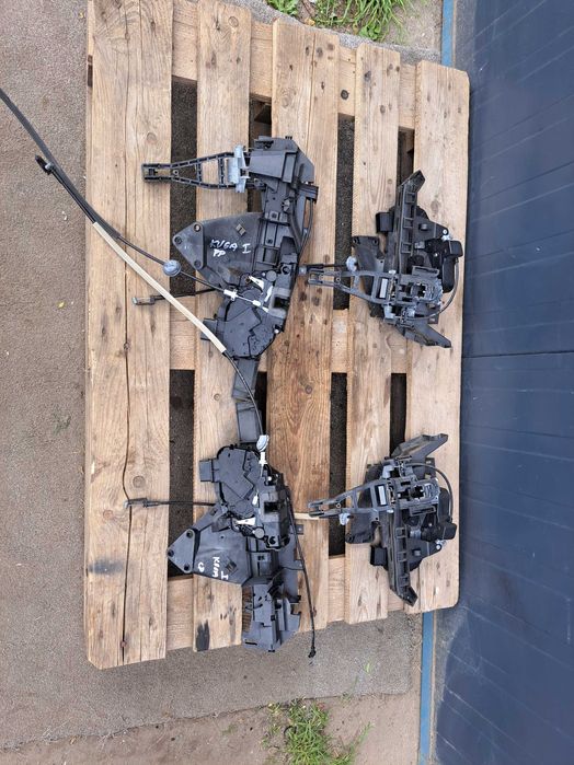 Zamek drzwi PRAWY TYŁ Ford Kuga Mk1 8V4A-S26412-EA