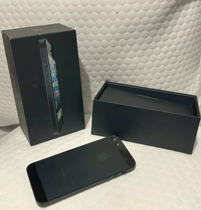 Apple iPhone 5 16gb (Black and Slate)