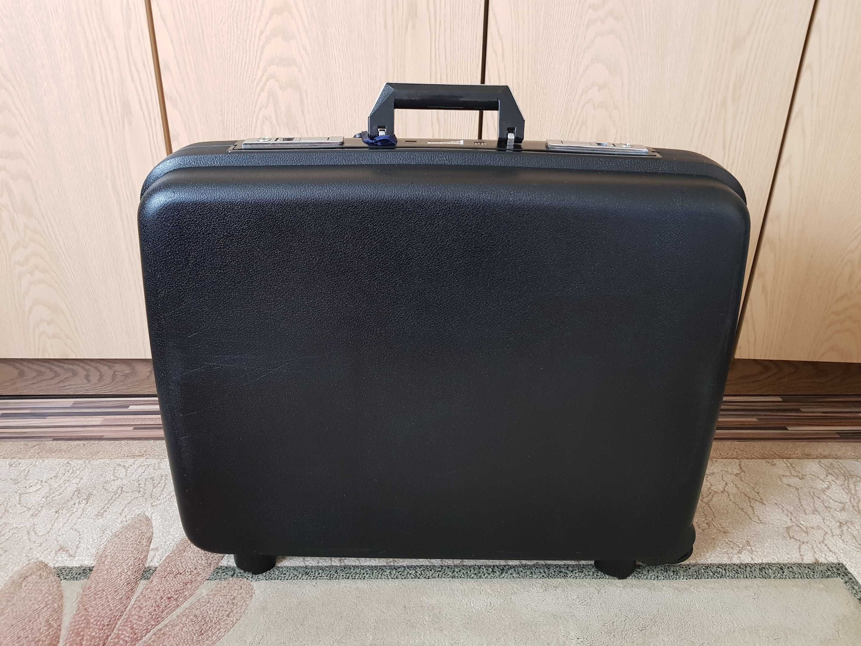Walizka na kółkach 55 l czarna