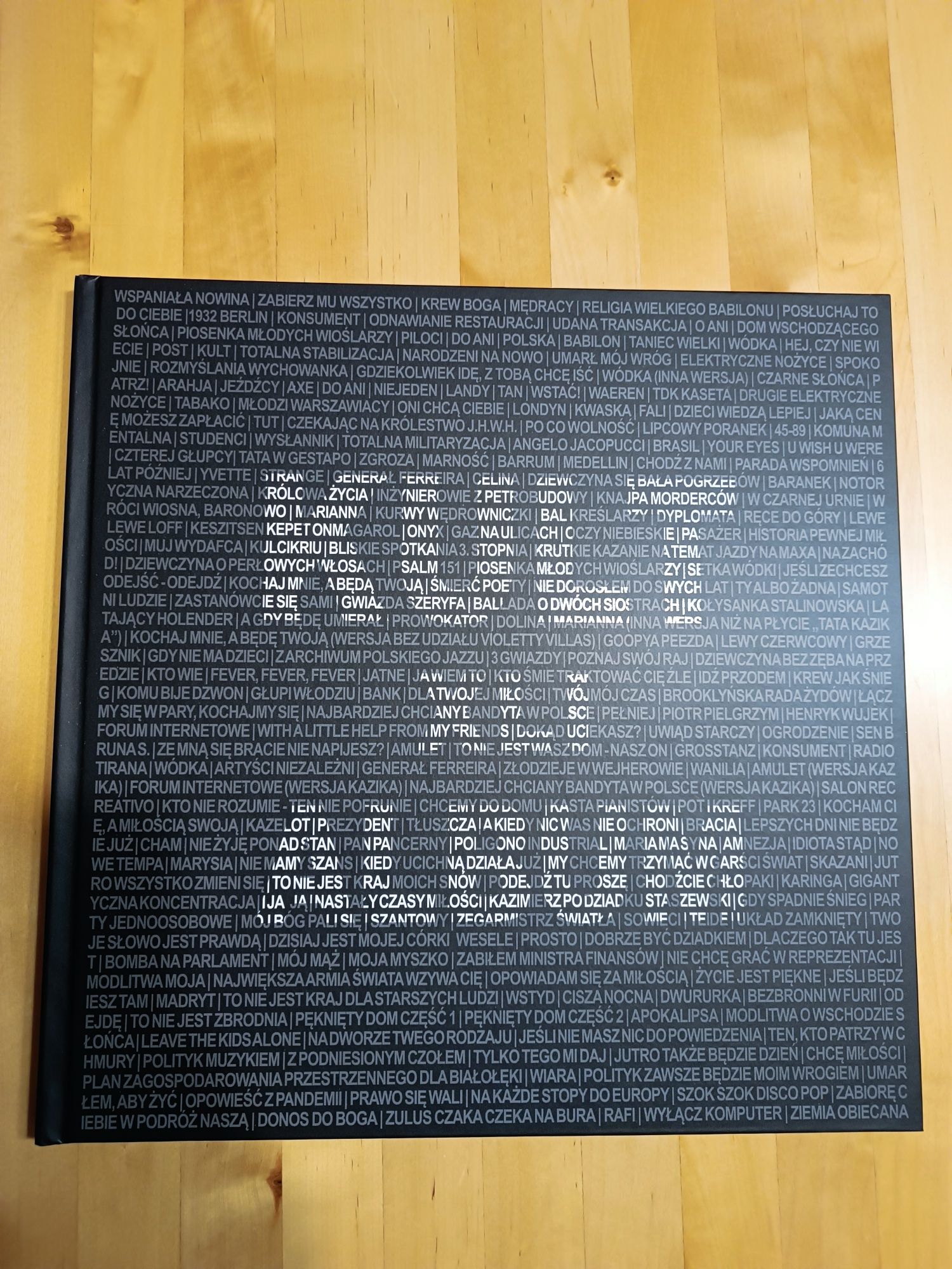 Kult winyl XLI, Płyta L + Płyta T + album z fotografiami