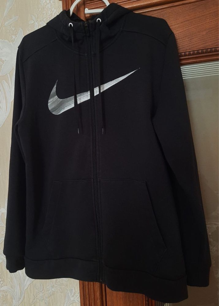 Кофта Nike.