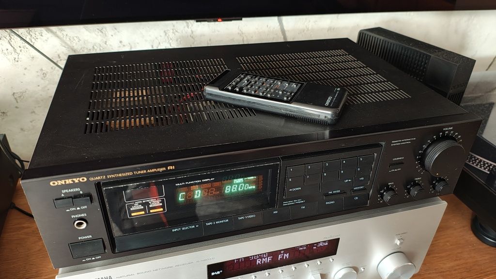 Amplituner Onkyo TX-7720 + pilot