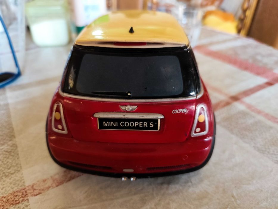 Mini Cooper S miniatura de grandes dimensões