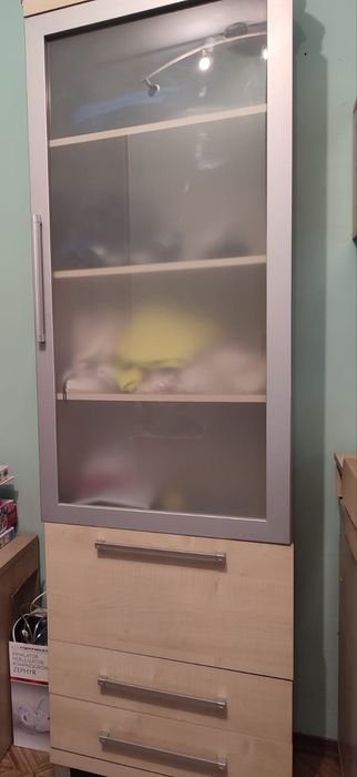 Komplet mebli kolor jasny dąb komoda biurko witryna szafka wisząca