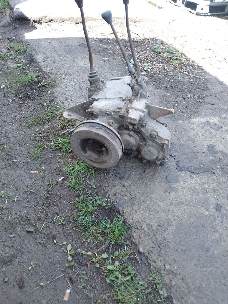 Продам коробку з роздаткою уаз 469 /3303/452