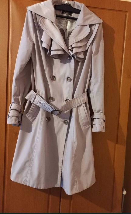 Жіночий осінній плащ 46 розмір

В ідеальному стані 

Доставка Новою По