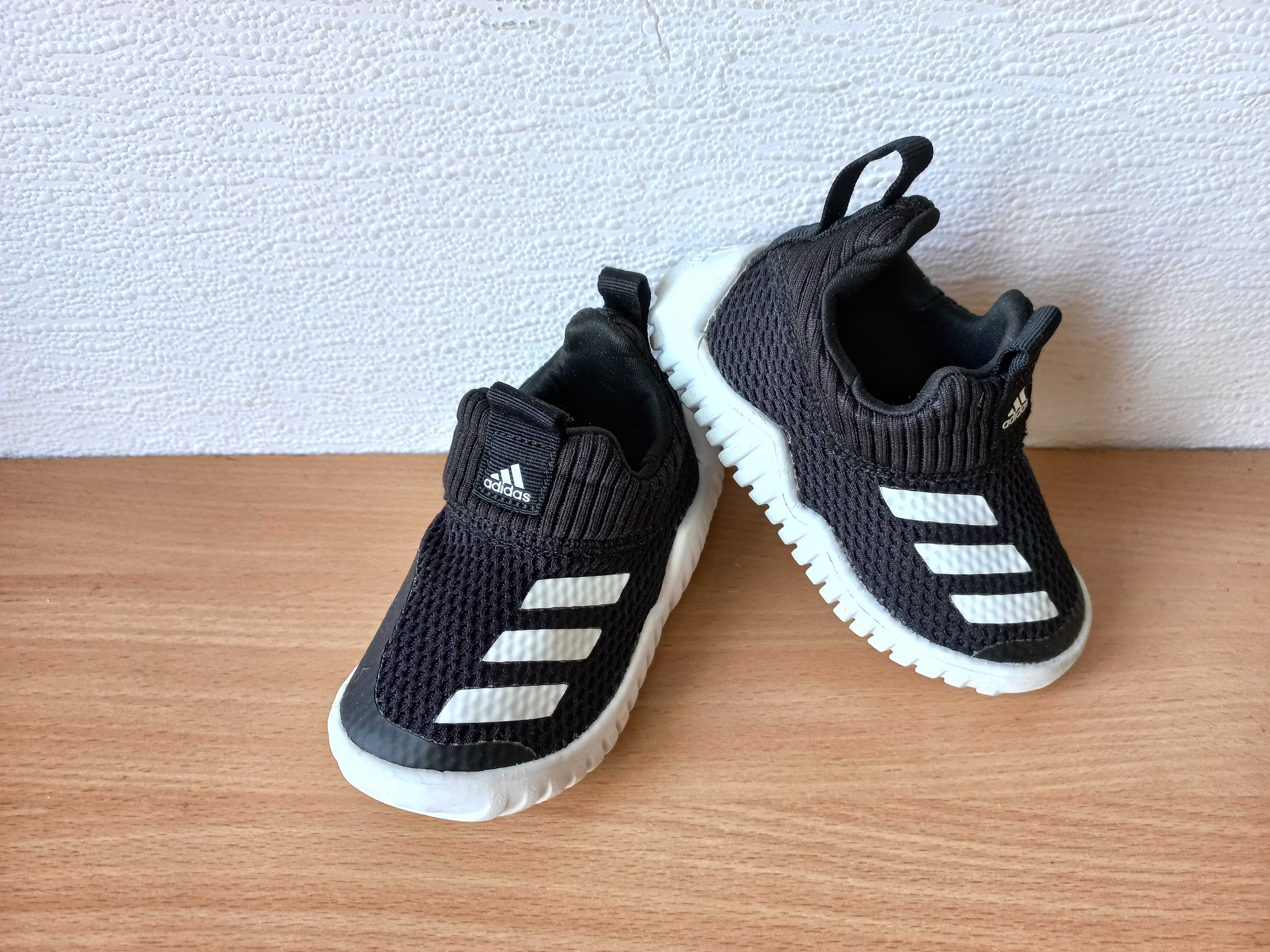 Стильні кросівки Adidas RapidaZen 21 р. устілка 13,3 см