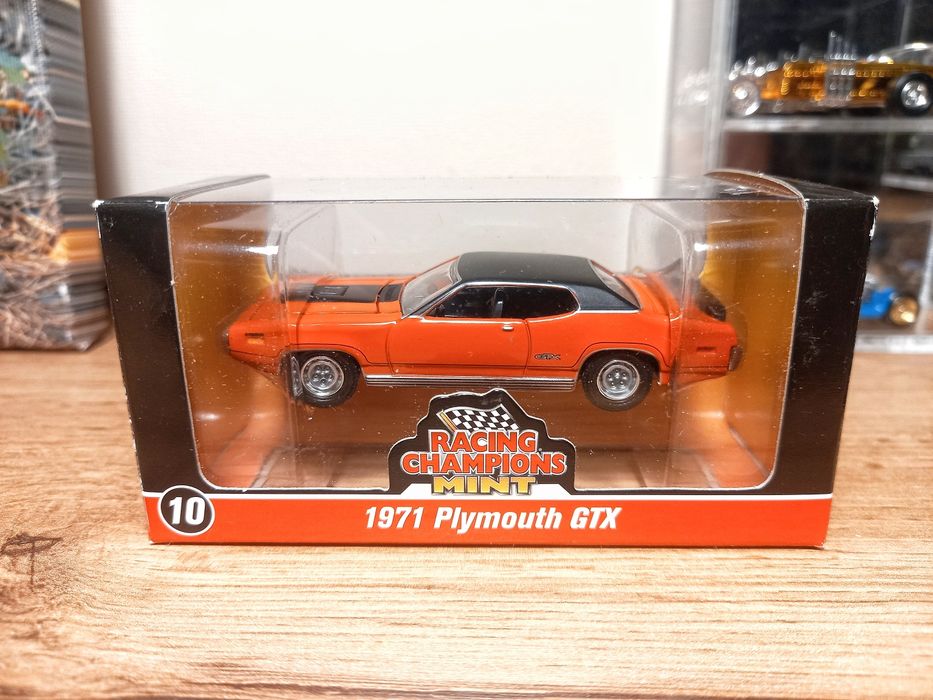 Racing Champions Mint 1:64