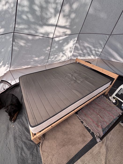 Cama de casal IKEA
