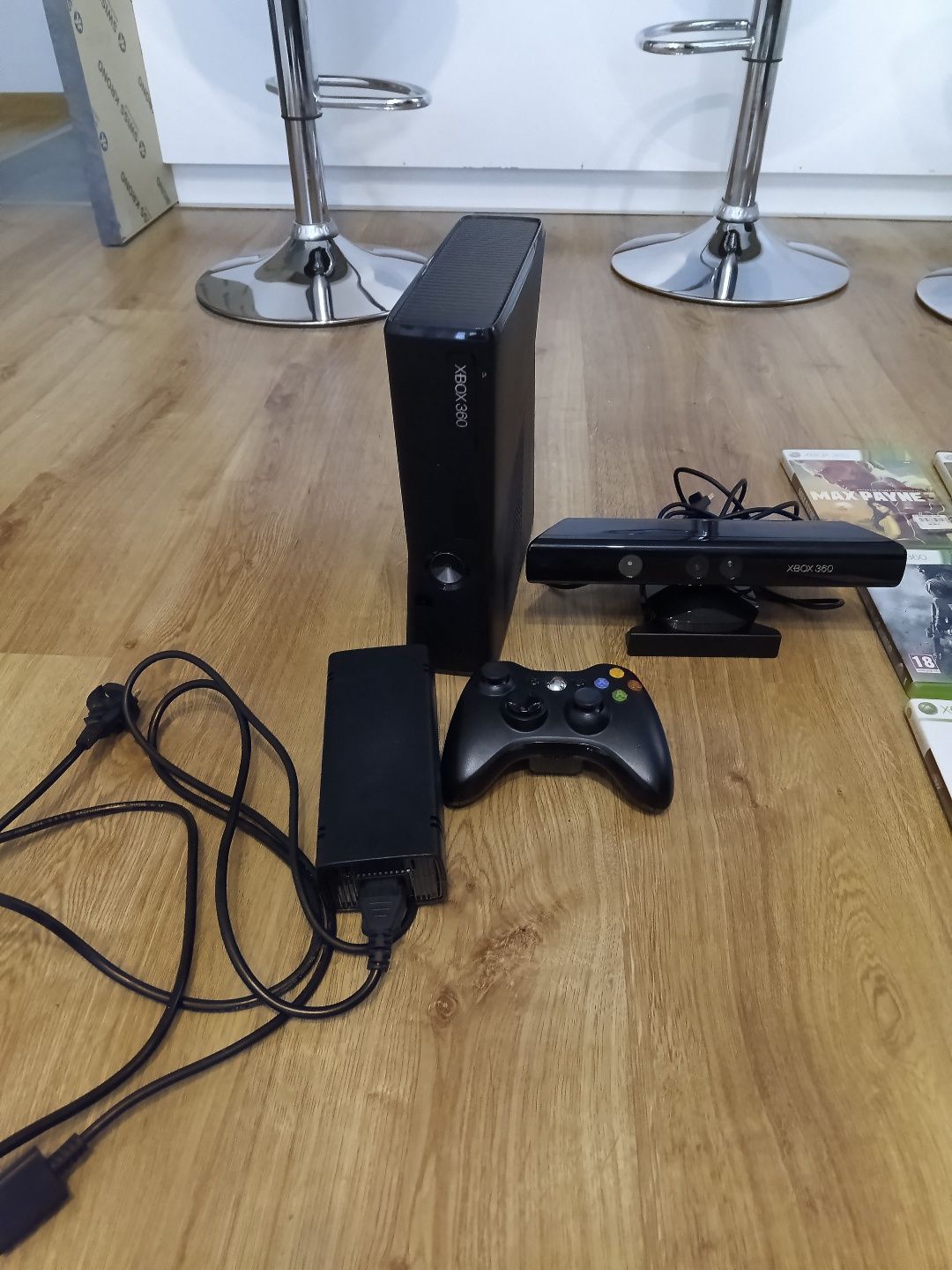 Xbox 360 Kinect + 12 gier