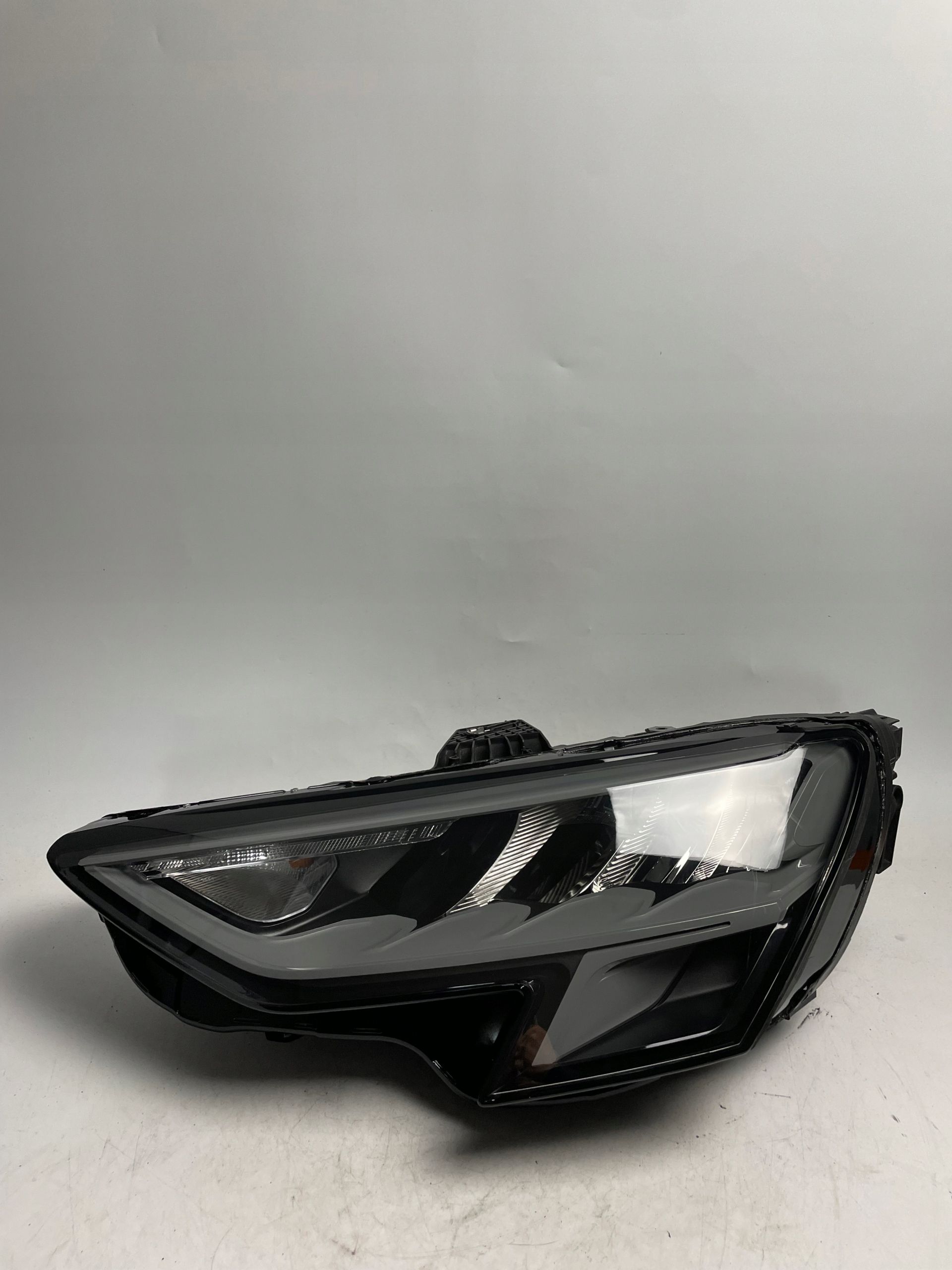 Lampa przednia lewa full led LEWY LED AUDI A3 8Y Lift