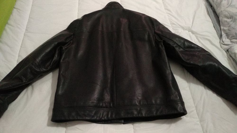 Casaco em pele forro penas