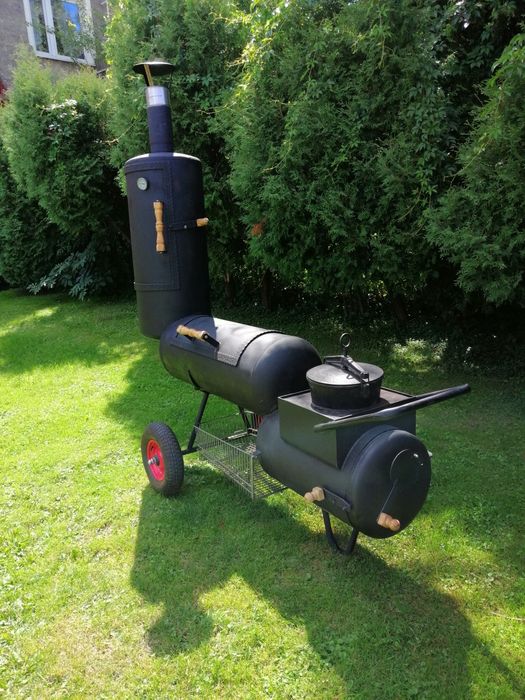 Grill - grillowędzarnia przewoźna, lokomotywka, smoker