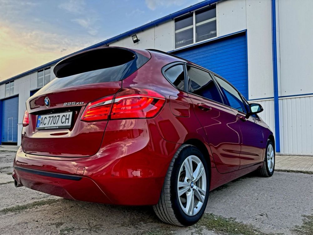 225 xe Active Tourer Гібрид