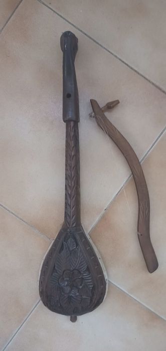 Alaúde vintage-precisa ligeiro restauro