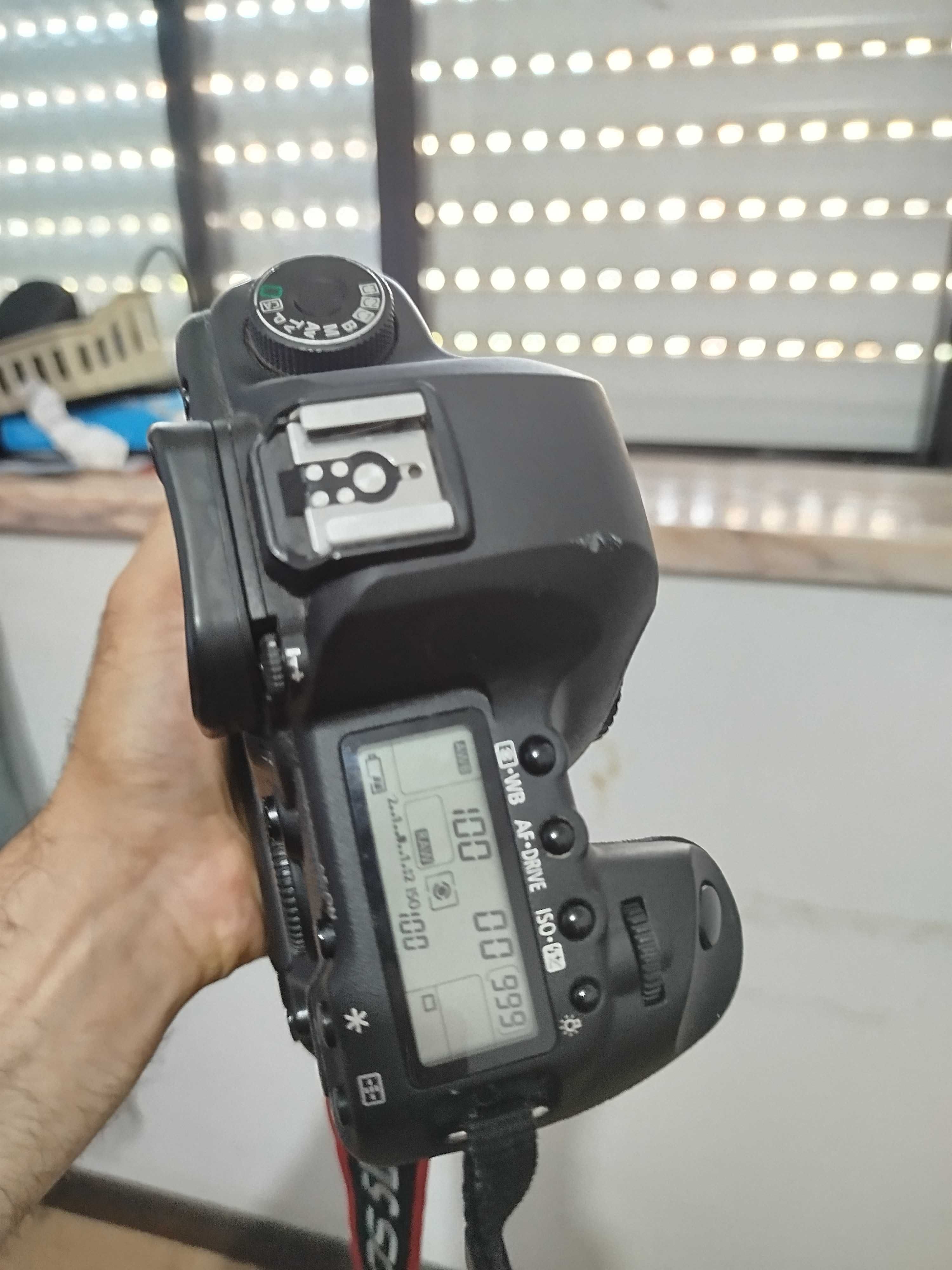 Canon 5D Mark II full frame c/ Grip, 2 Baterias, 96GB 22 mil Disparos