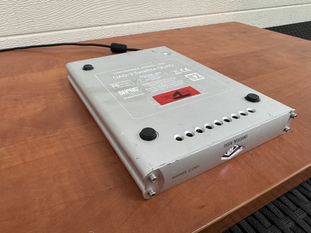 Nie sprawdzonyninterfejs UNIVERSAL AUDIO uad 2 satellite quad