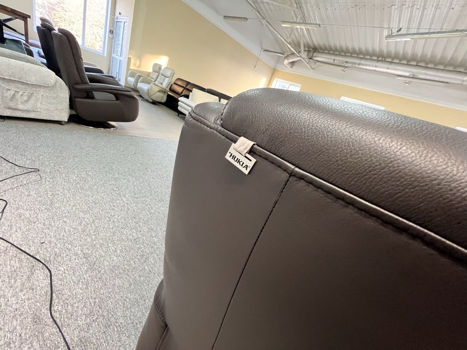 Крісло темно коричневе шкіряне реклайнер електро привід Hukla