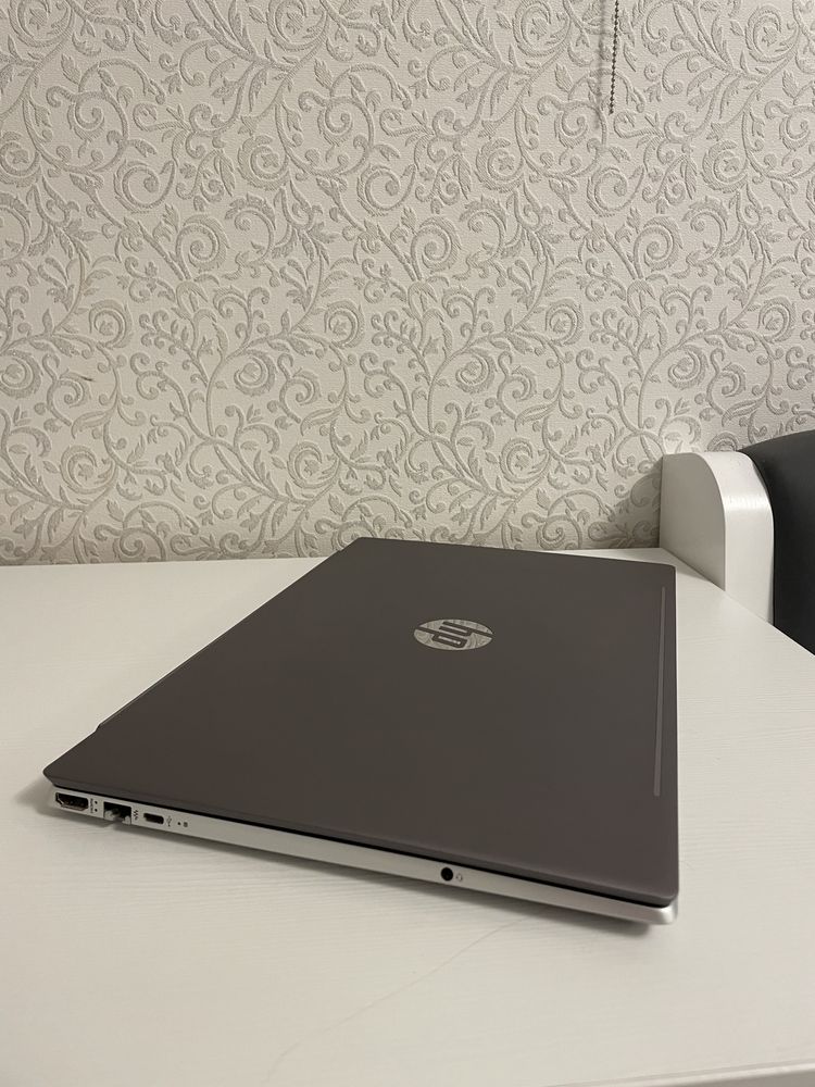 Продаю ноутбук HP Pavilion Laptop 15-cs2048ur