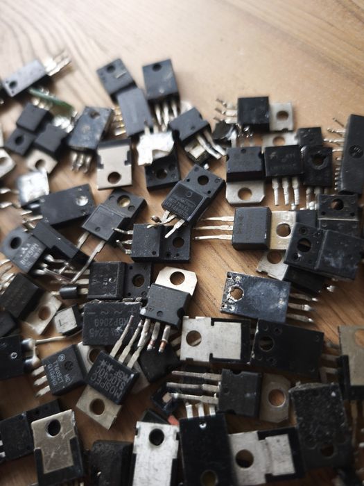 Tranzystory mocy 300 szt, 0,5kg Toshiba, SK Japan, PBYR, NEC, SEC inne