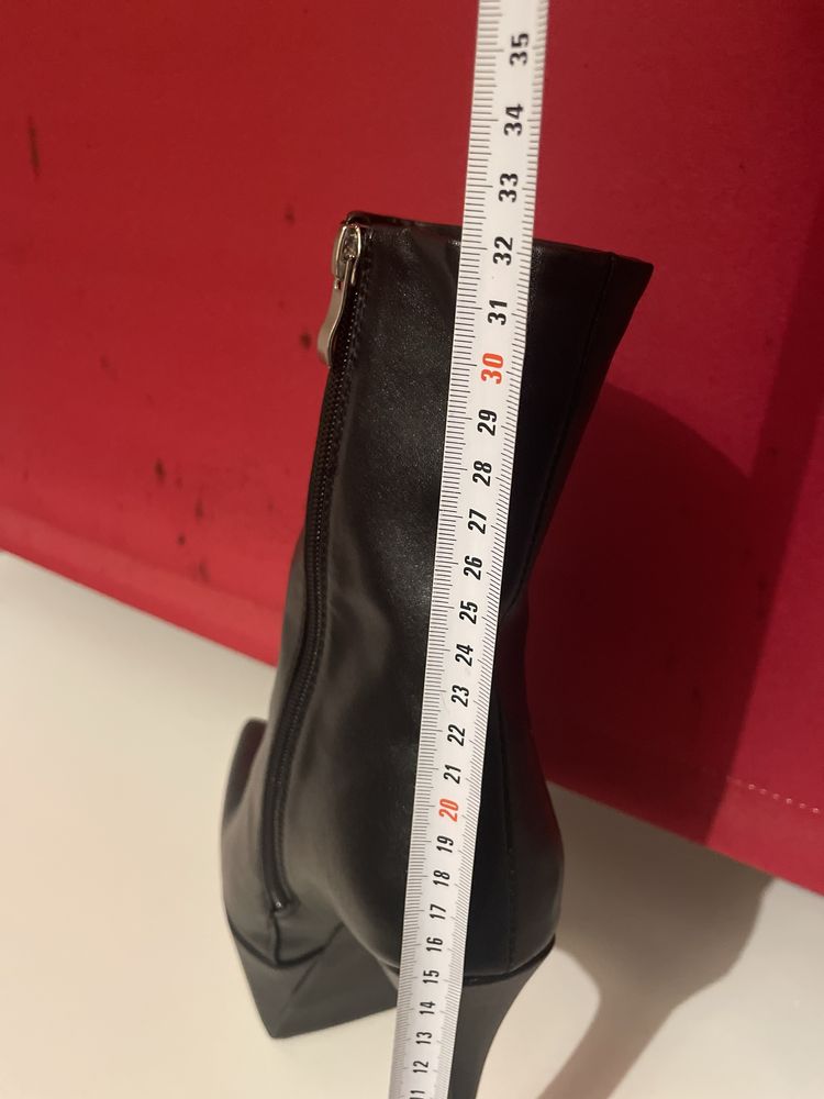 Botas plataforma com salto agulha