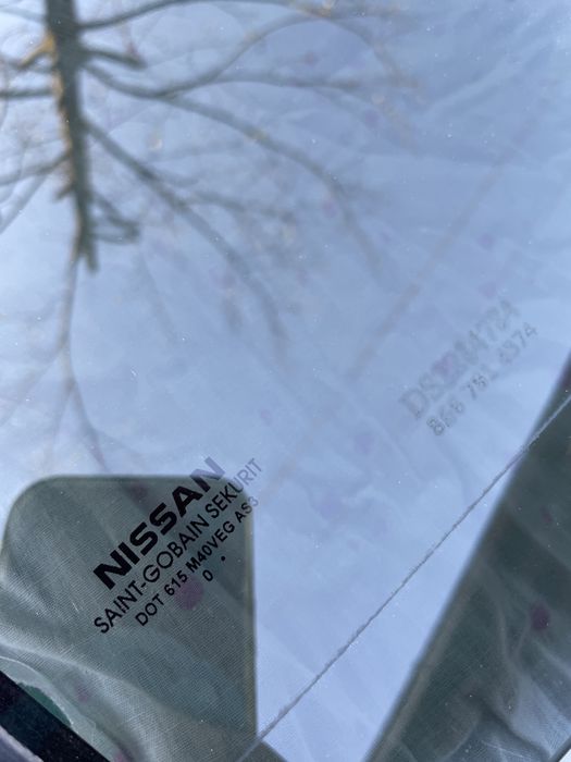Скло дверей Nissan Rogue T33 2021-2024рік праве заднє