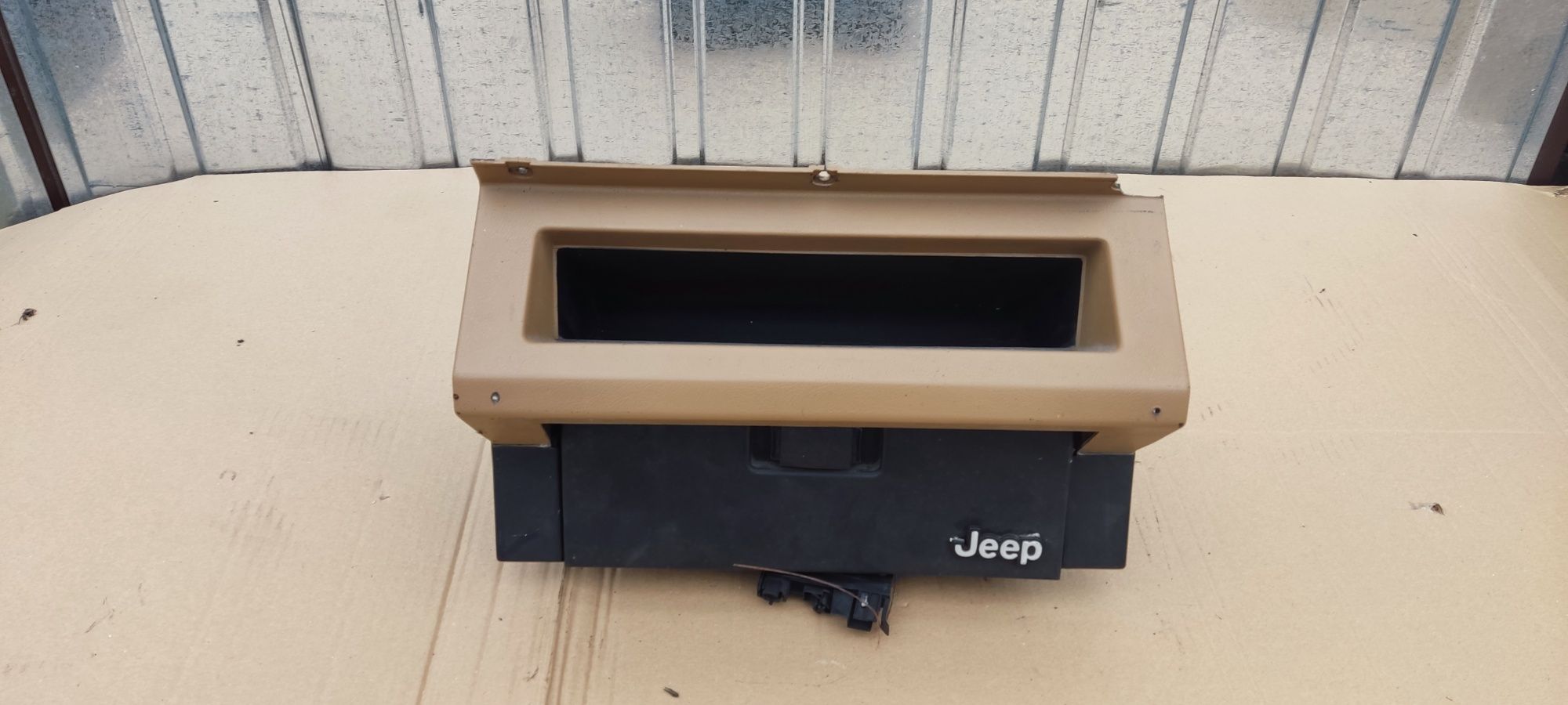 Deska rozdzielcza osłona zegary szchowek Jeep Wrangler YJ