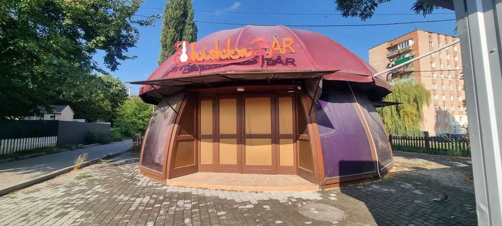 Продаються комерційні приміщення.