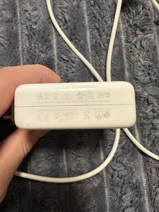 блок питания Apple 61W USB-C Power Adapter