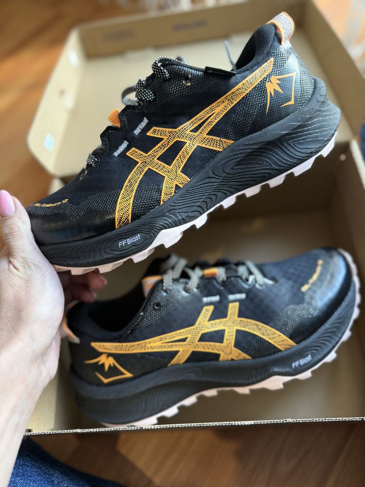 Жіночі кросівки Asics. Оригінал!