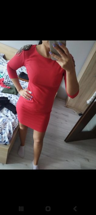 Czerwona sukienka oficerka