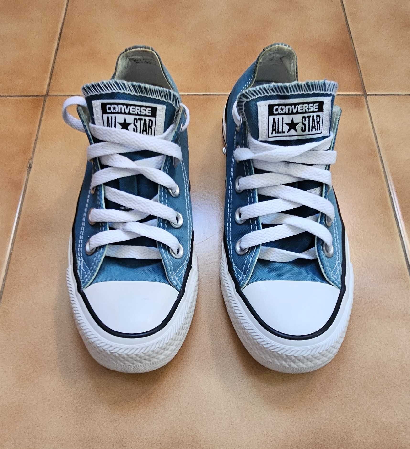 Ténis Adidas ou All Star Converse