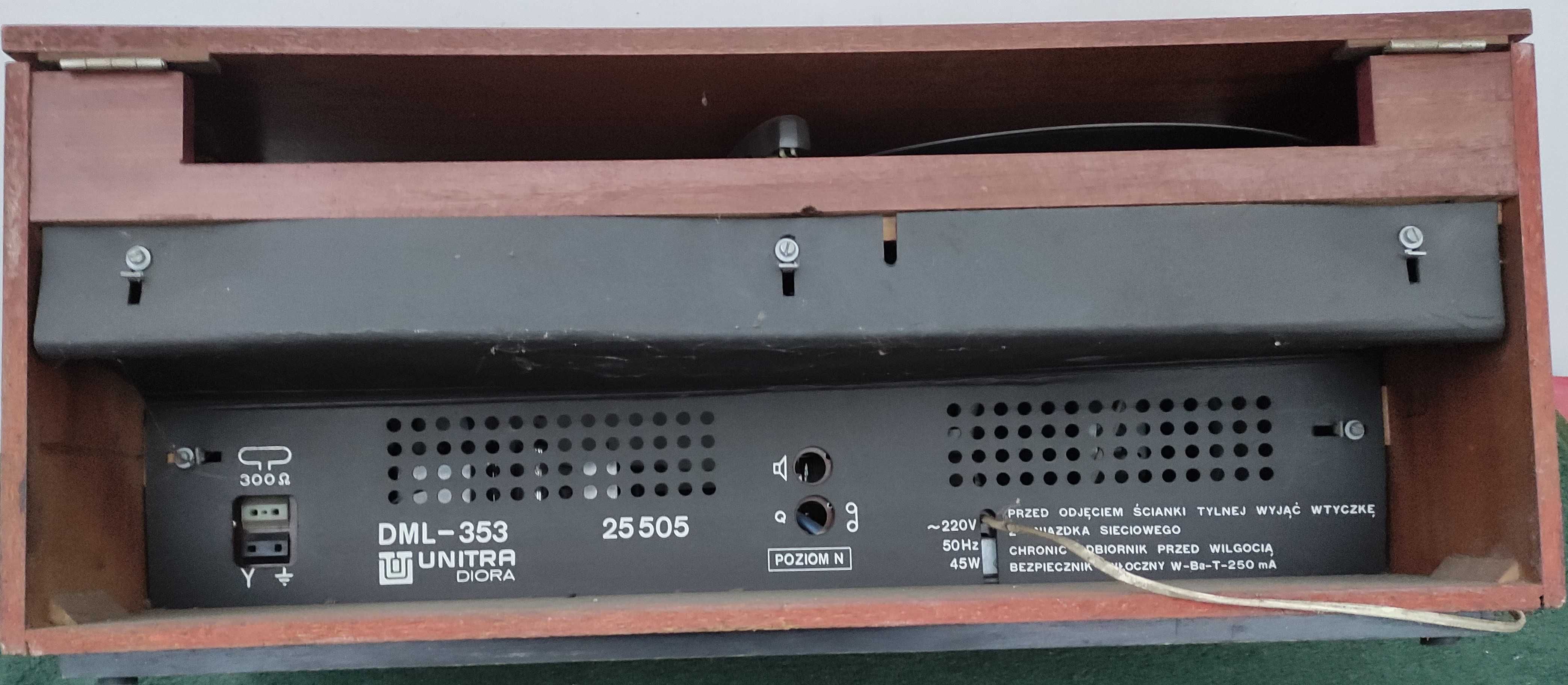 Radio z gramofonem HARFA typu DML-353 Unitra Diora