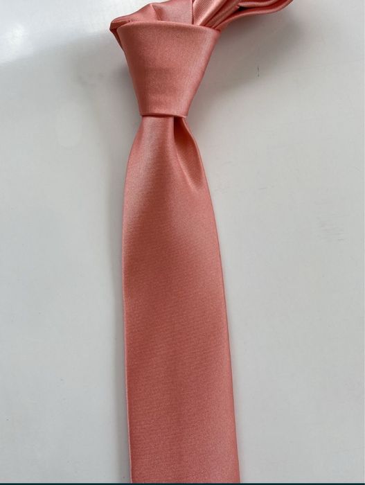 Krawat męski nowy 6,5 cm szerokość kolor róż nie używany