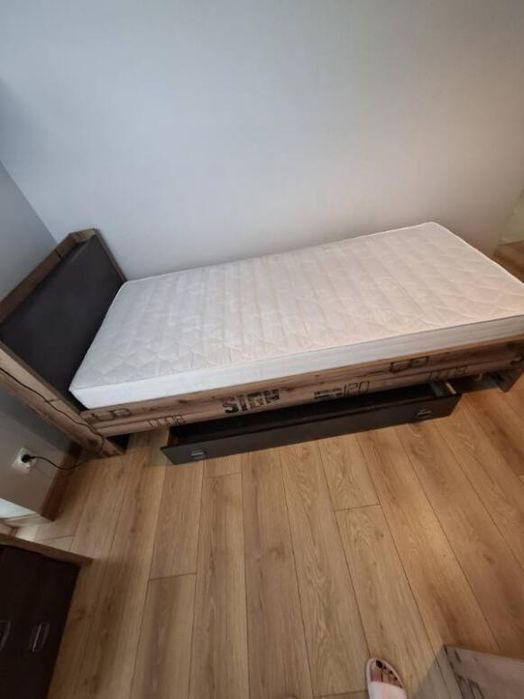 Łóżko młodzieżowe 90*200 z materacem