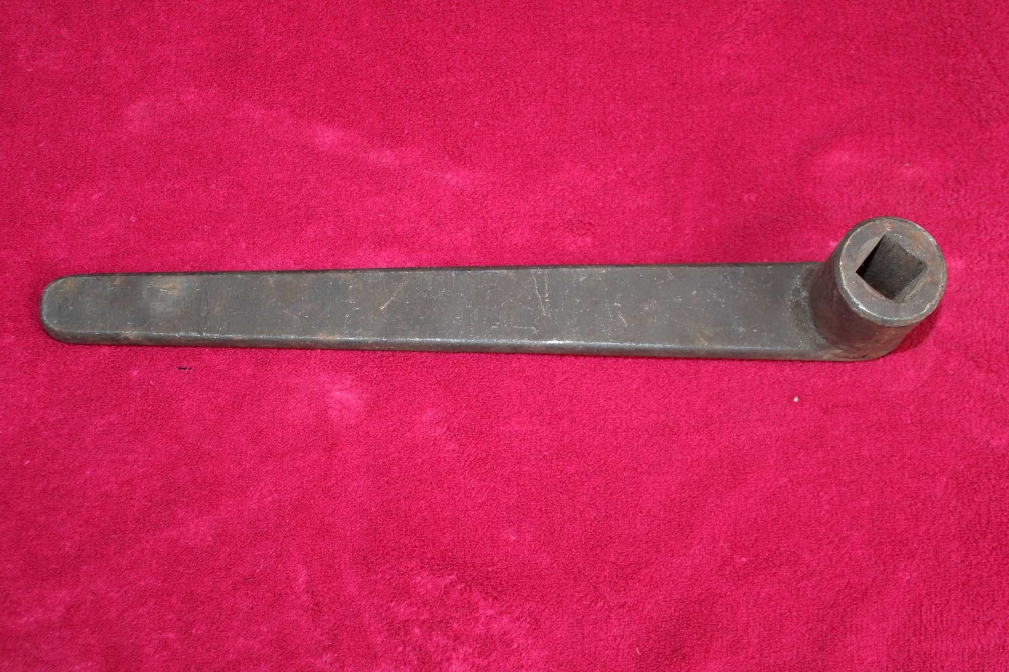 Imadło Maszynowe Bison 125mm ślusarskie + klucz