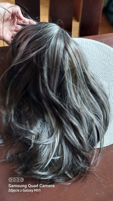 Peruka damska,piękne srebrne refleksy
