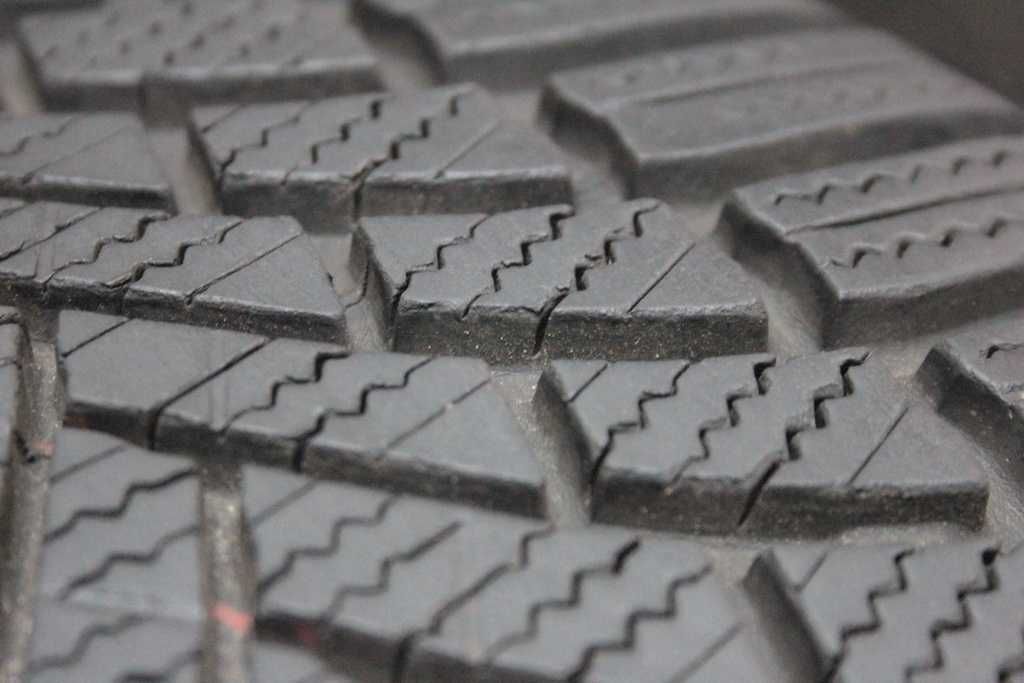 235/45/18 Bridgestone Blizzak LM005 235/45 R18 98V XL 2022r