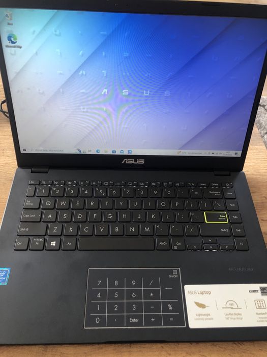 Laptop Asus jak nowy