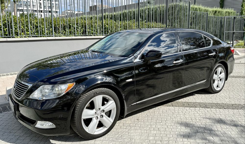 Lexus LS460L, AWD, Ottoman, 2009