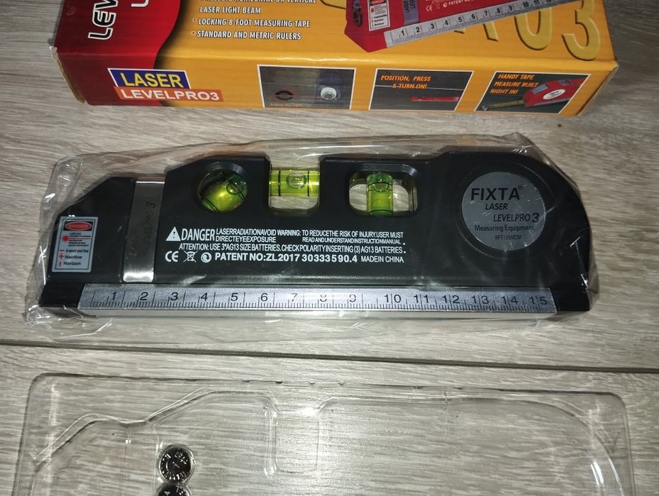 Poziomica laserowa z trzema libelkami