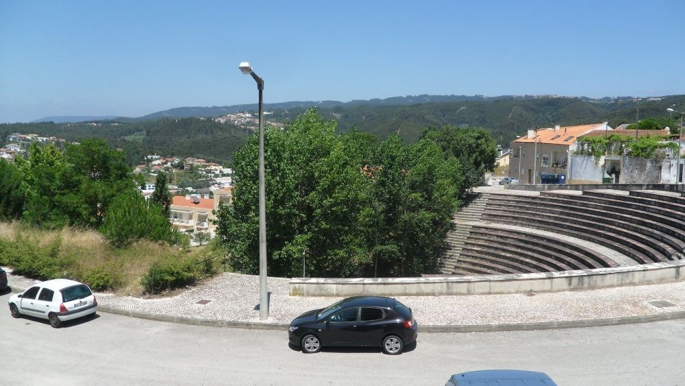 Alugam-se 2 quartos a raparigas estudantes a partir de Maio