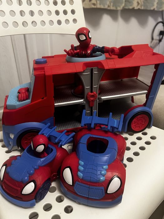 Машина чоловік паук marvel трейлер парковка